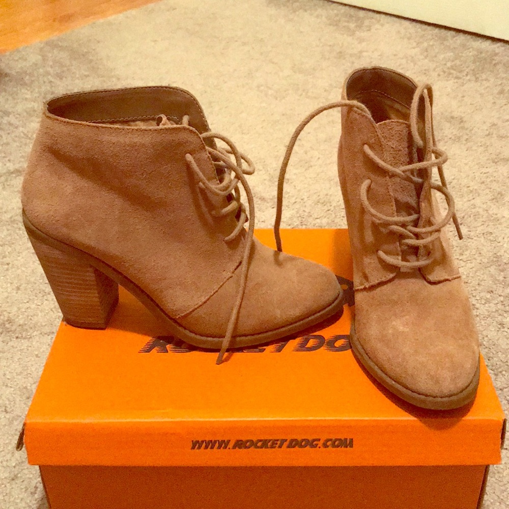 Tan tie up boots